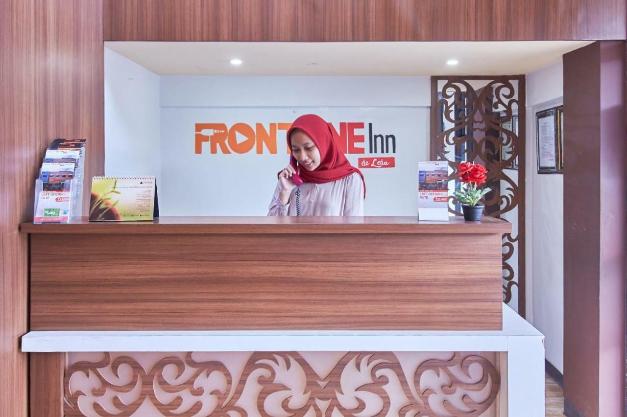 Front One Inn Malang Exterior foto